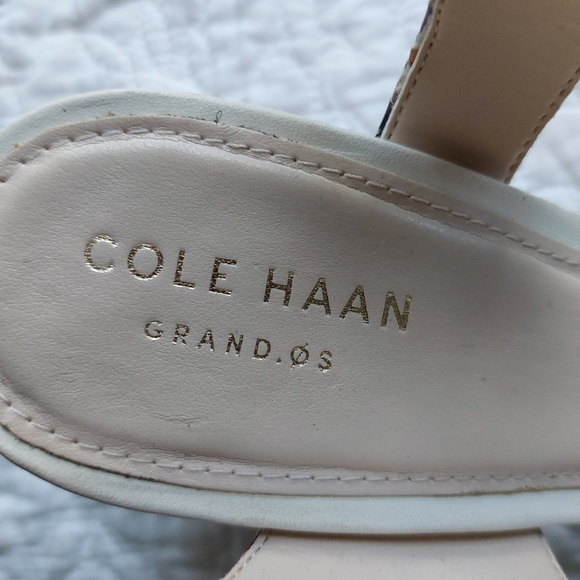 COLE HAAN GRAND.OS ELVA FLORAL WHITE BLOCK HEEL SANDAL - Picture 3 of 11